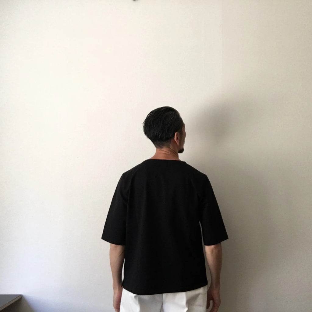 cleaveland<br> "Out of everywhere"<br> C/pullover Half sleeve Black