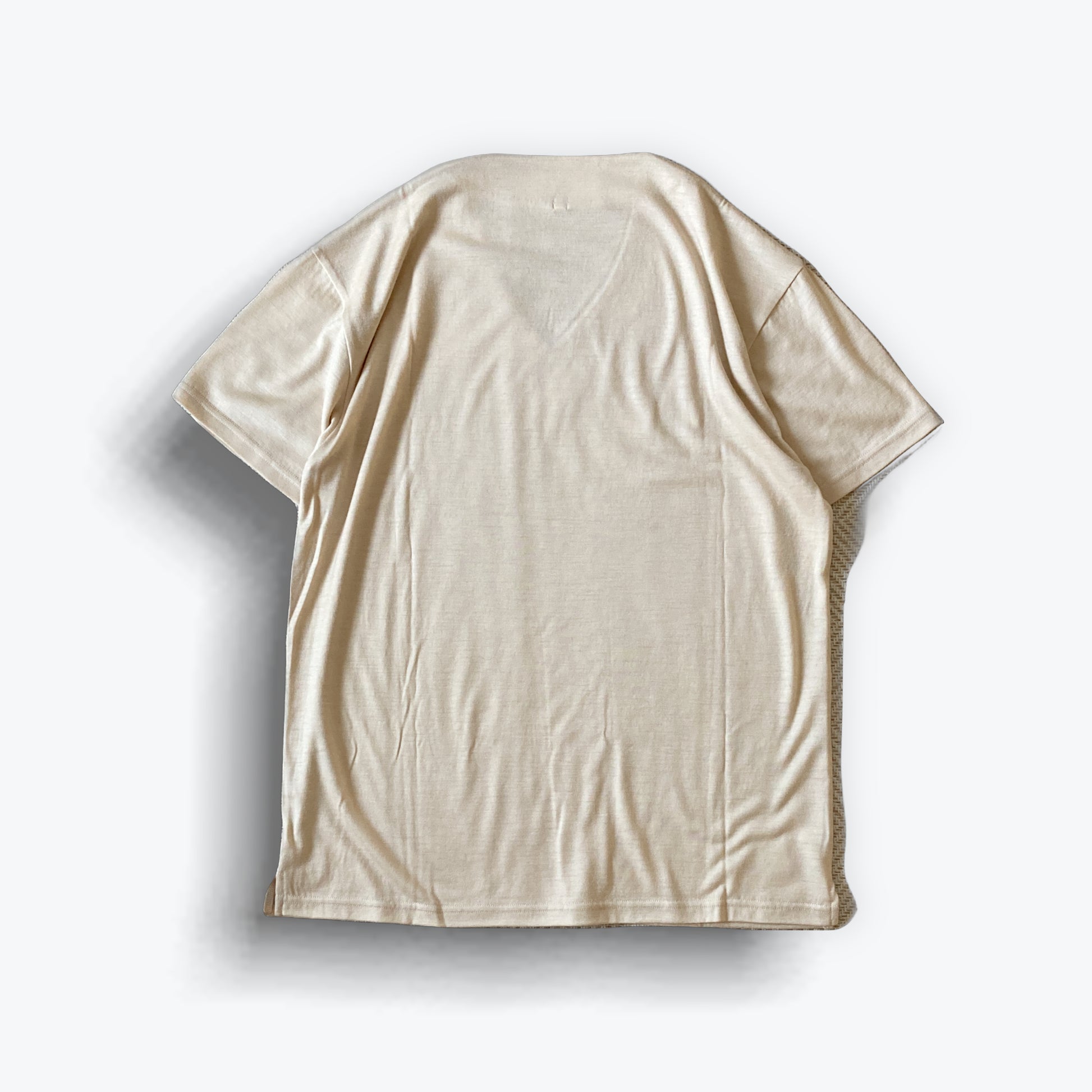 Cleaveland<br> "De partout"<br> Pull en V à manches courtes en jersey de laine beige moka