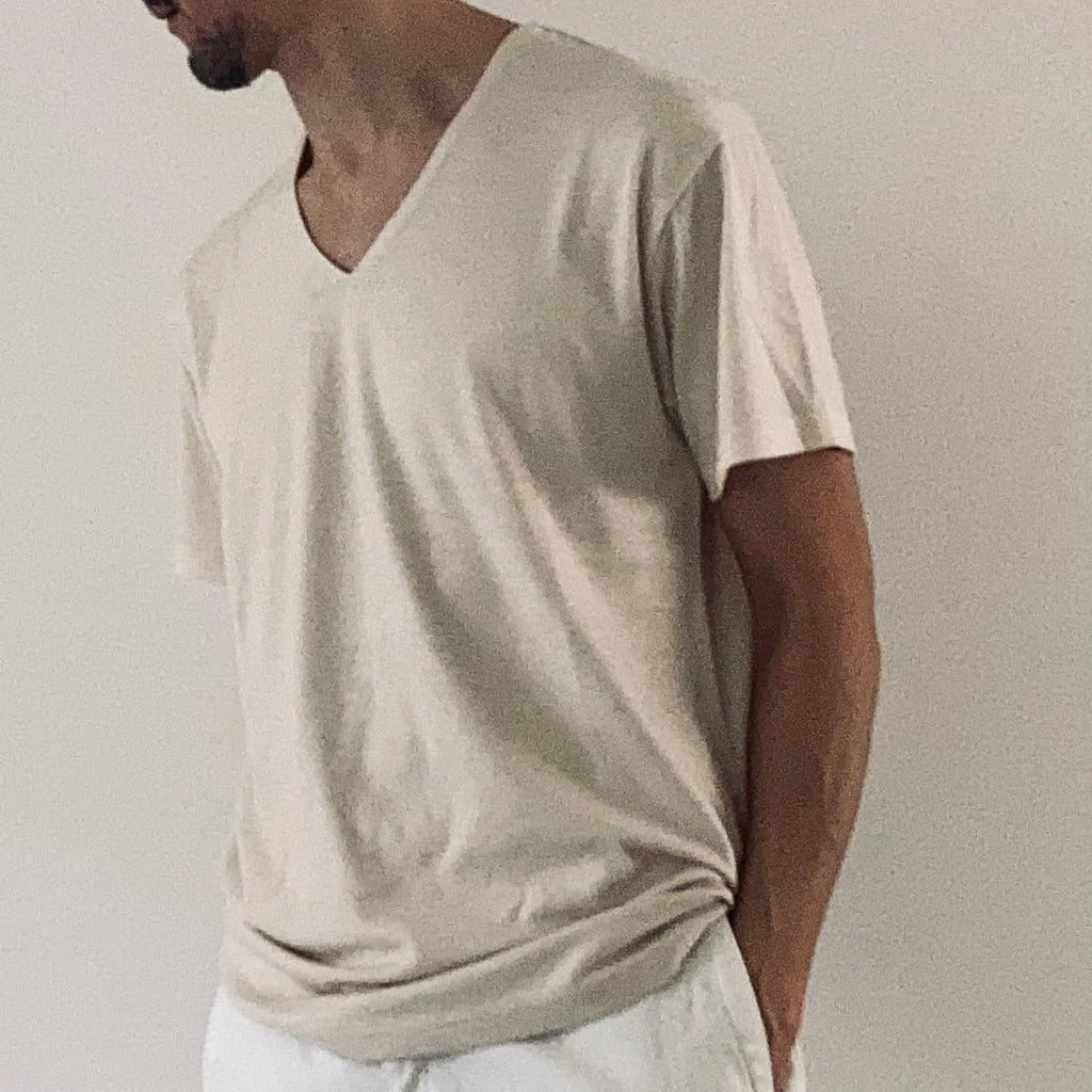 Cleaveland<br> "De partout"<br> Pull en V à manches courtes en jersey de laine beige clair