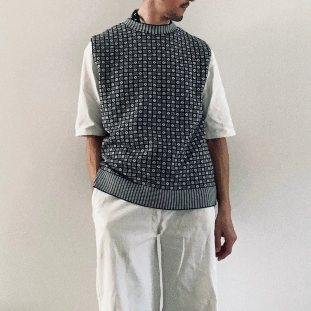 cleaveland<br> "Small town"<br> Re/vest Black