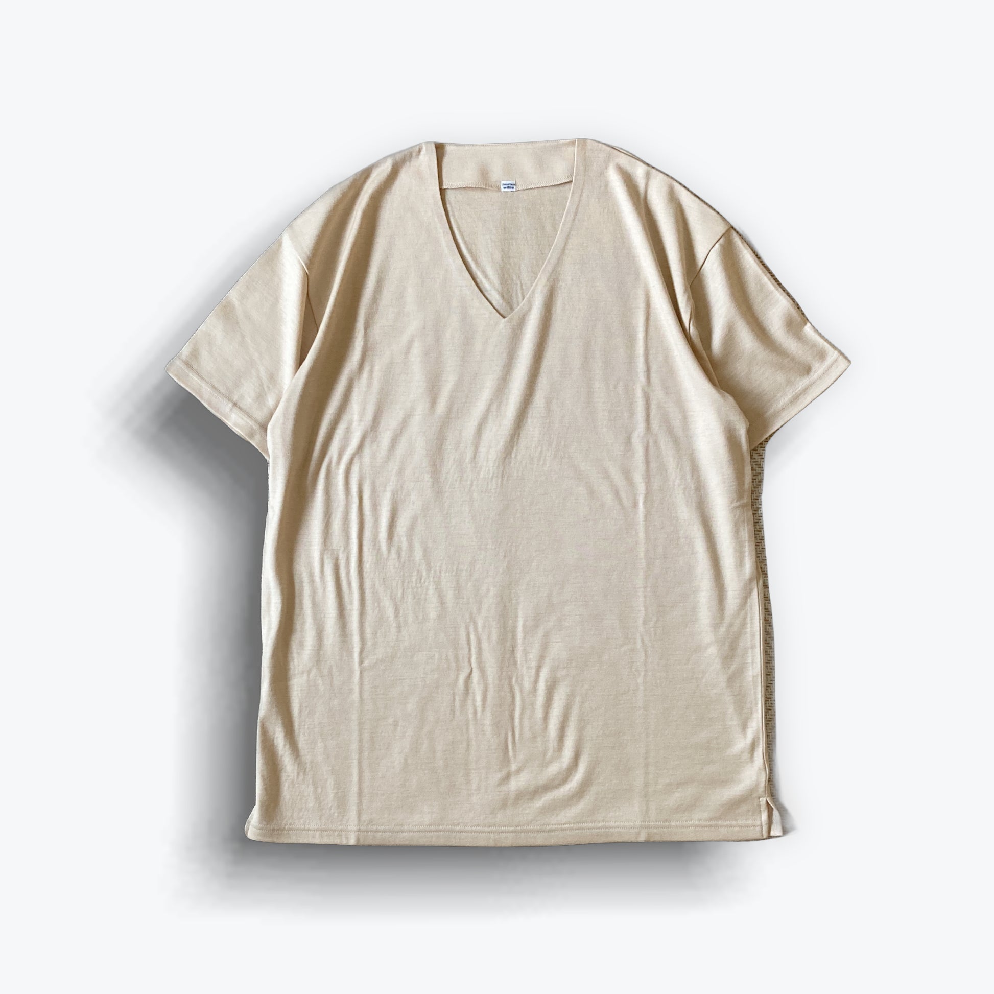 Cleaveland<br> "De partout"<br> Pull en V à manches courtes en jersey de laine beige moka